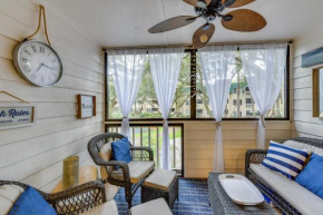 Walk to Beach Hilton Head Condo with Screened Porch